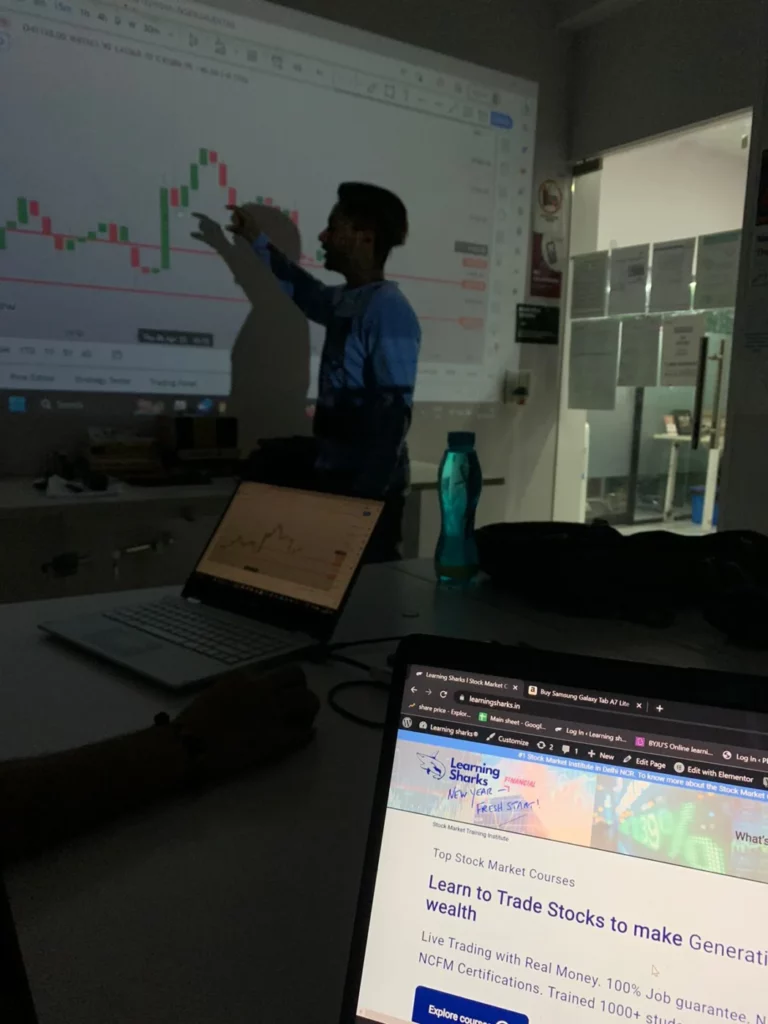 Students learning how to trader in an institute